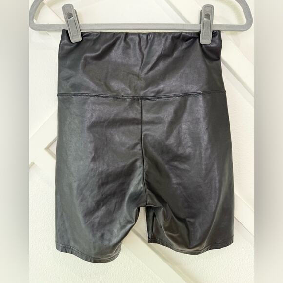Aritzia Wilfred Free Daria Vegan Leather Bike Short Black Size Medium - Picture 4 of 9